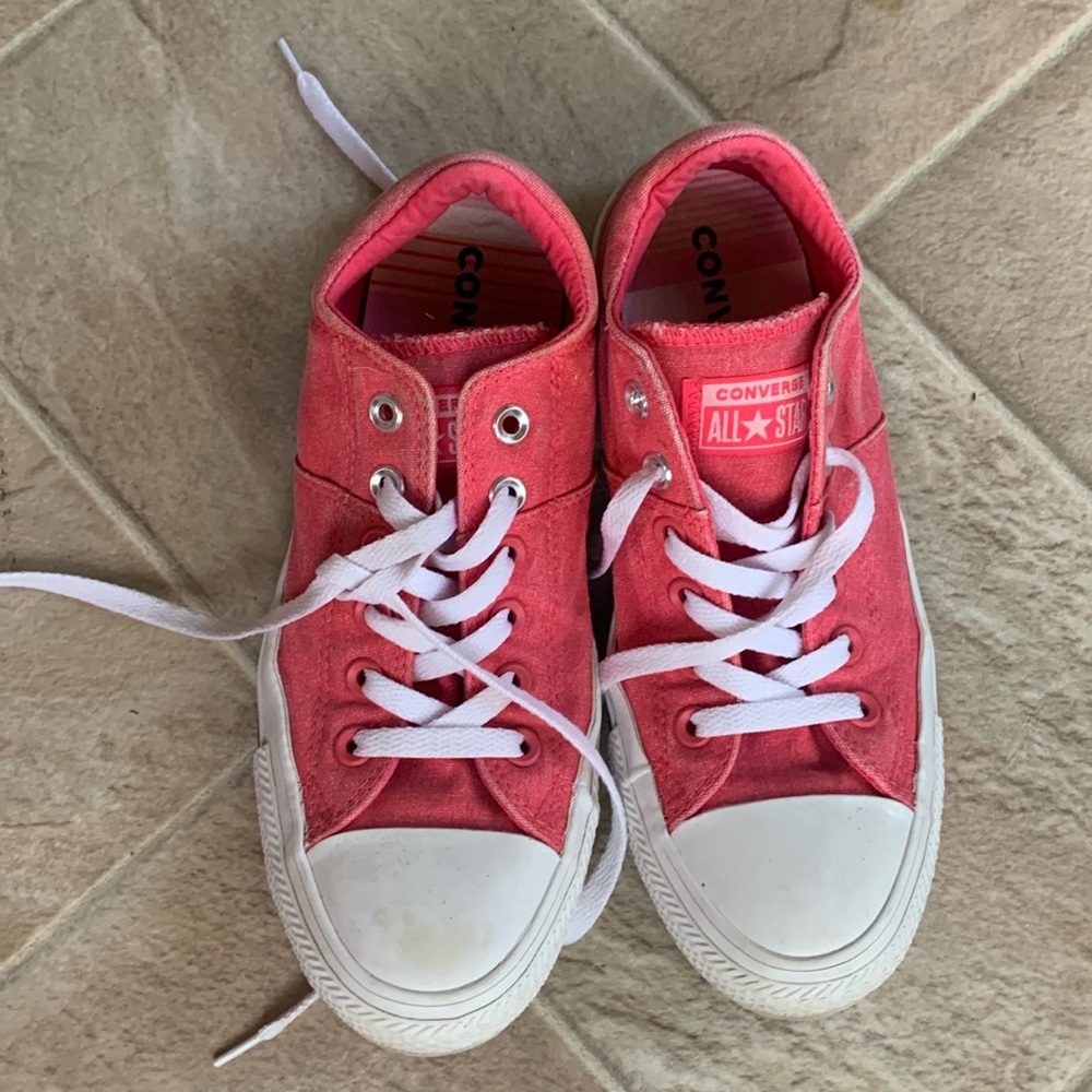 Converse All-Star Sneakers in pink. Size US 8.